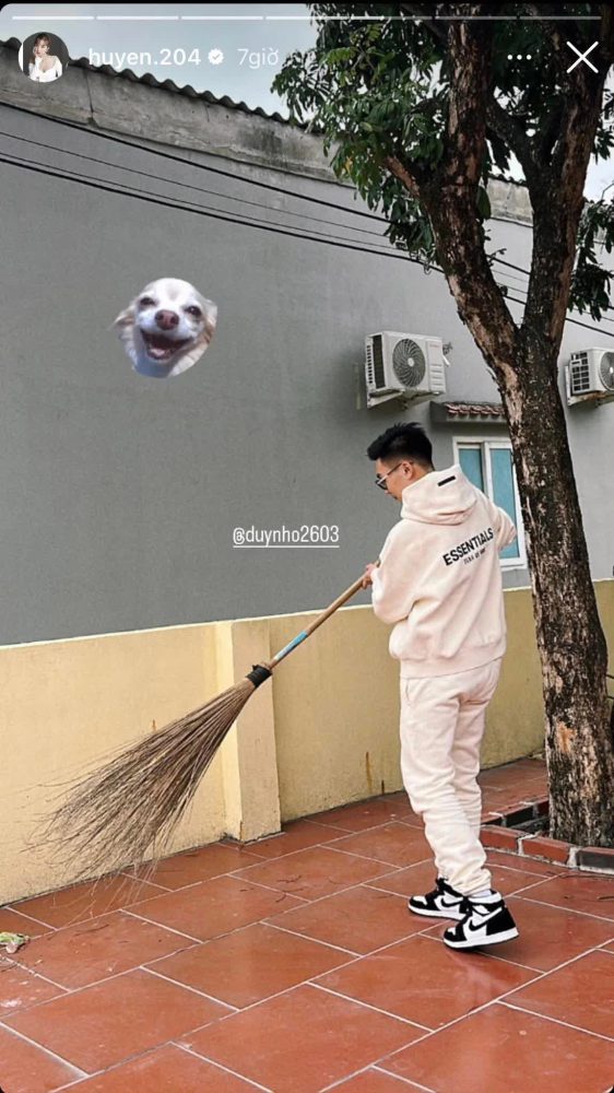 3276082308504545127253802216621924950524453n-1674730002687462005960-1674791094014-1674791095030625789203 Năm đầu tiên ăn Tết nhà vợ Huyền 2k4, Duy Nhỏ ra dáng 'rể cưng' của bố mẹ 3276082308504545127253802216621924950524453n 1674730002687462005960 1674791094014 1674791095030625789203