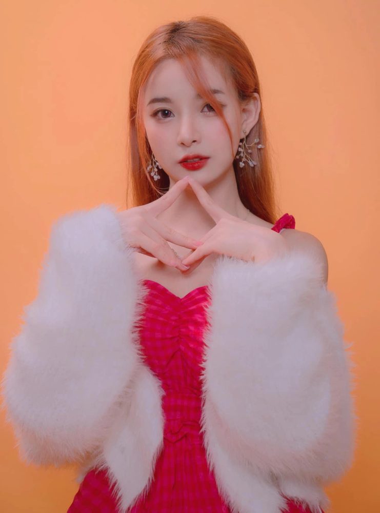 Danh tính cô gái siêu quyến rũ xuất hiện cạnh tuyển thủ Liên Quân trong cảnh quay bí mật? 3302000877163060699746371087558829724744448n 16795325825411794837709 1679541445315 16795414454091351262679