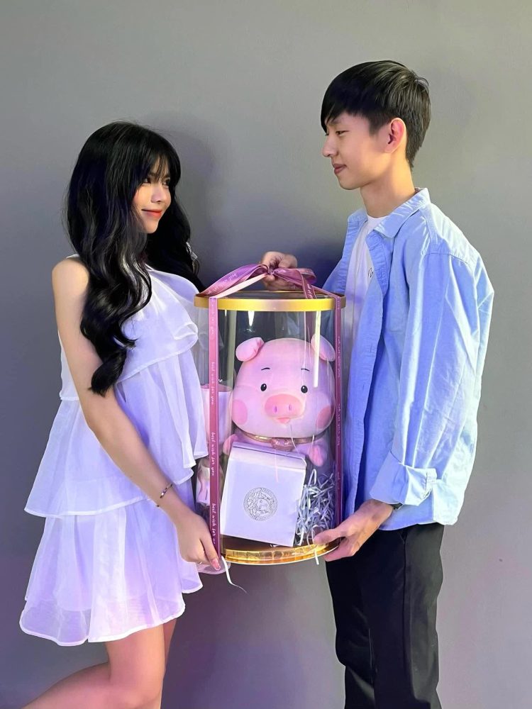 331061756705197764641405779816337899576272n-1676766953249706488021-1676780074585-16767800748691905061387 'Đào' lại tình trường của bạn trai, Mai Dora giận đỏ mặt không nói lên lời 331061756705197764641405779816337899576272n 1676766953249706488021 1676780074585 16767800748691905061387