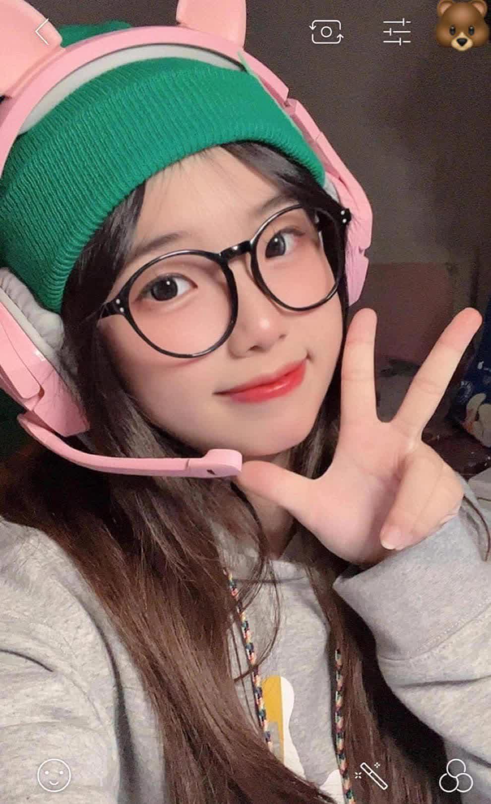 Nữ game thủ cosplay tướng Valorant phiên bản 'siêu thực' - Ảnh 2.