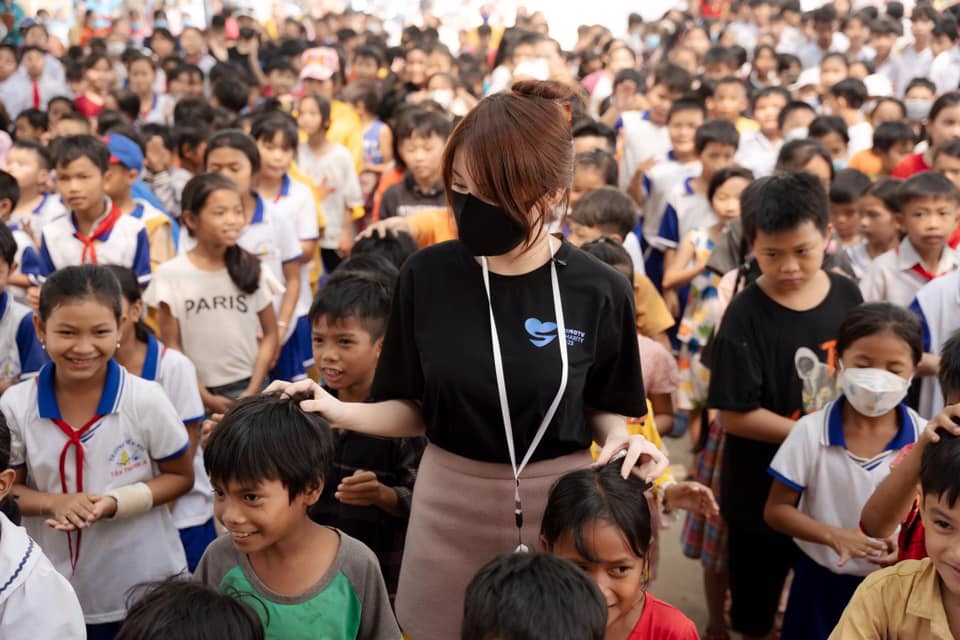 Tuyển thủ 'Global Ban' cùng bạn gái tích cực làm từ thiện, cộng đồng khen nức nở 3364669575901617030035993615714973485510265n 16791200069171096797411 1679124395316 1679124395430938873298