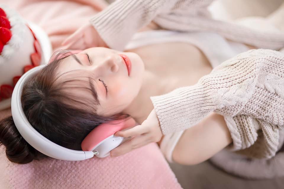 Giải mã nụ cười "ngạo mạn" của nữ streamer nổi tiếng sau màn "combat" nảy lửa - Ảnh 2. Giải mã nụ cười "ngạo mạn" của nữ streamer nổi tiếng sau màn "combat" nảy lửa - Ảnh 2.