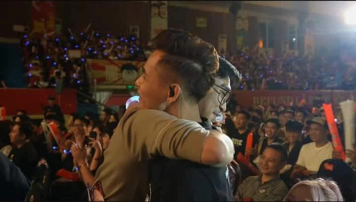 'Cay sống mũi' với hình ảnh xúc động nhất tại chương trình của Độ Mixi - Ảnh 1.