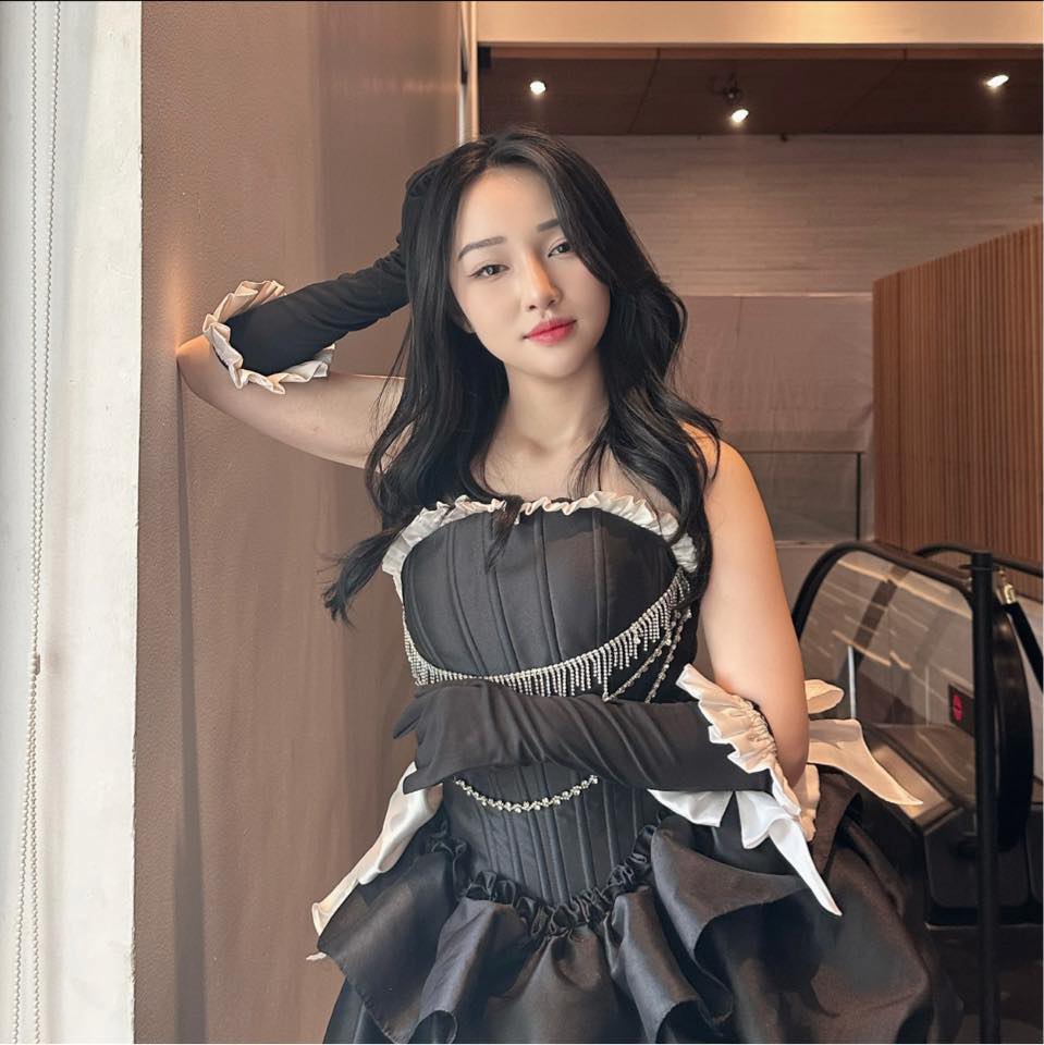 Còn đâu thời mặt mộc "onl stream", Hoa Xuka giờ đây khiến nhiều anh em game thủ phải "hối hận"- Ảnh 6. Còn đâu thời mặt mộc "onl stream", Hoa Xuka giờ đây khiến nhiều anh em game thủ phải "hối hận"- Ảnh 6.