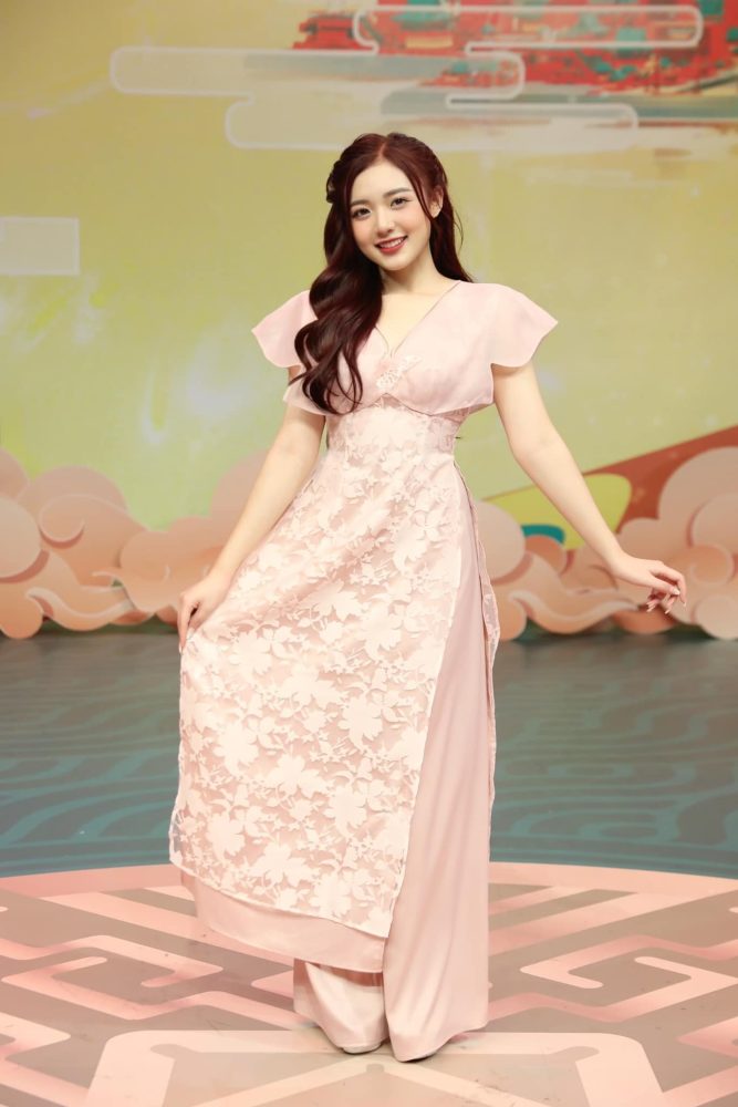 34-5 Nữ MC Phương Thảo xinh đẹp, dễ thương chiếm trọn trái tim game thủ Việt 34 5