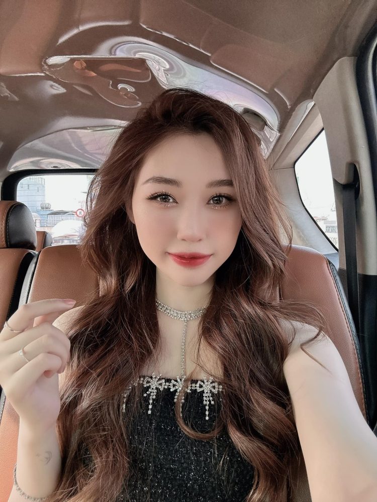 Bạn gái cũ Sena 'lột xác', dân tình khẳng định khác xa hồi còn hẹn hò với cựu tuyển thủ 'tai tiếng' - Ảnh 2. Bạn gái cũ Sena 'lột xác', dân tình khẳng định khác xa hồi còn hẹn hò với cựu tuyển thủ 'tai tiếng' - Ảnh 2.