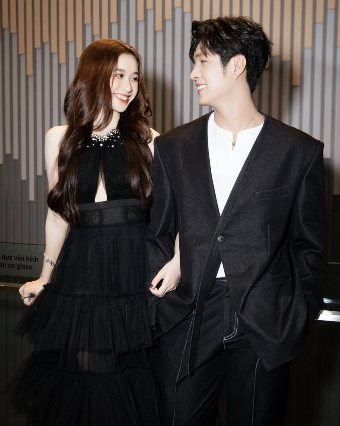 Hot girl xinh đẹp chơi lớn, tặng xế hộp hơn 2 tỷ cho bạn trai - Ảnh 2. Hot girl xinh đẹp chơi lớn, tặng xế hộp hơn 2 tỷ cho bạn trai - Ảnh 2.