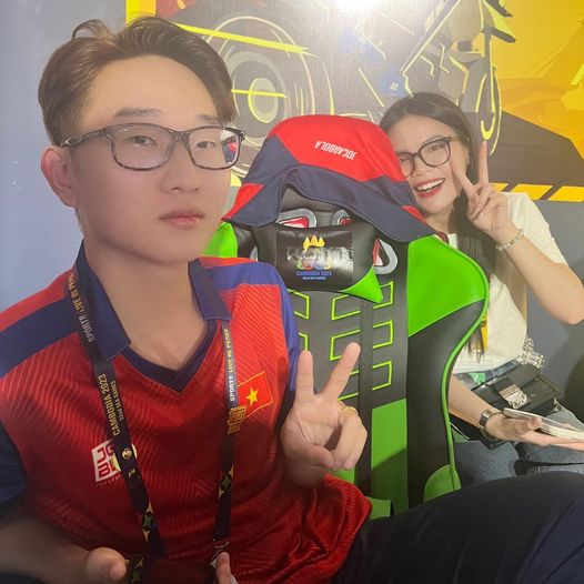 'Check var' tuyển thủ VIE1 sau ngày đấu cực sung, kịch bản không tưởng liên quan đến một 'bóng hồng' đã xảy ra - Ảnh 1.