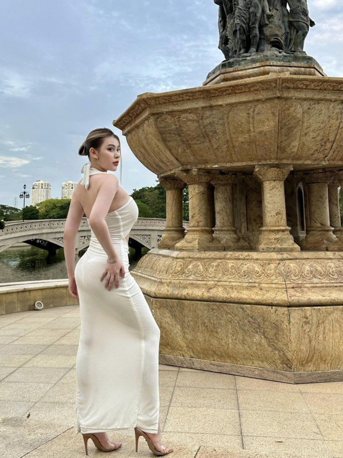 Diện đồ o ép vòng 1, hot girl lai Tây khiến người xem muốn "ná thở" - Ảnh 8. Diện đồ o ép vòng 1, hot girl lai Tây khiến người xem muốn "ná thở" - Ảnh 8.