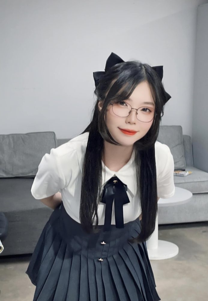 Bóng hồng Việt rơi vào "nghịch cảnh" ngay trong lần xuất ngoại, tác nghiệp tại CKTG - Ảnh 1.