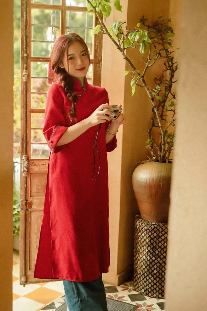 36-4 MC Phương Thảo cực xinh xắn, duyên dáng trong bộ áo dài rạng rỡ đón Tết 36 4