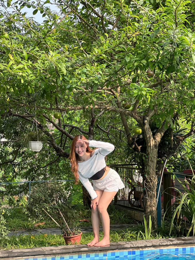 Nữ chủ xinh đẹp tung "chiêu lạ", khiến sạp lạp xưởng nướng đá của mình hot nhất cõi mạng - Ảnh 2. Nữ chủ xinh đẹp tung "chiêu lạ", khiến sạp lạp xưởng nướng đá của mình hot nhất cõi mạng - Ảnh 2.