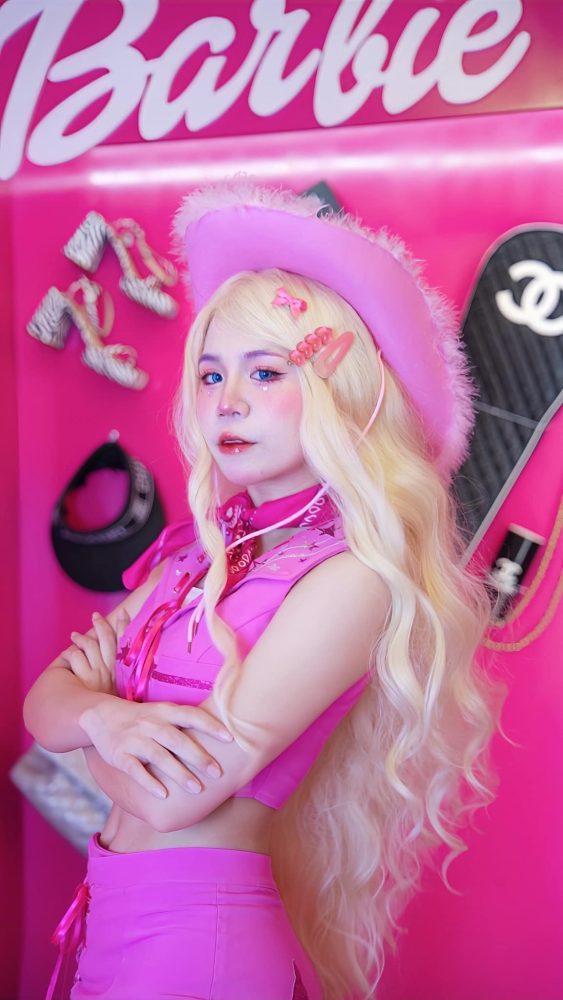 Hot girl thi nhau biến hình Barbie, nữ rapper nổi tiếng Free Fire cũng không kém cạnh - Ảnh 9. Hot girl thi nhau biến hình Barbie, nữ rapper nổi tiếng Free Fire cũng không kém cạnh - Ảnh 9.