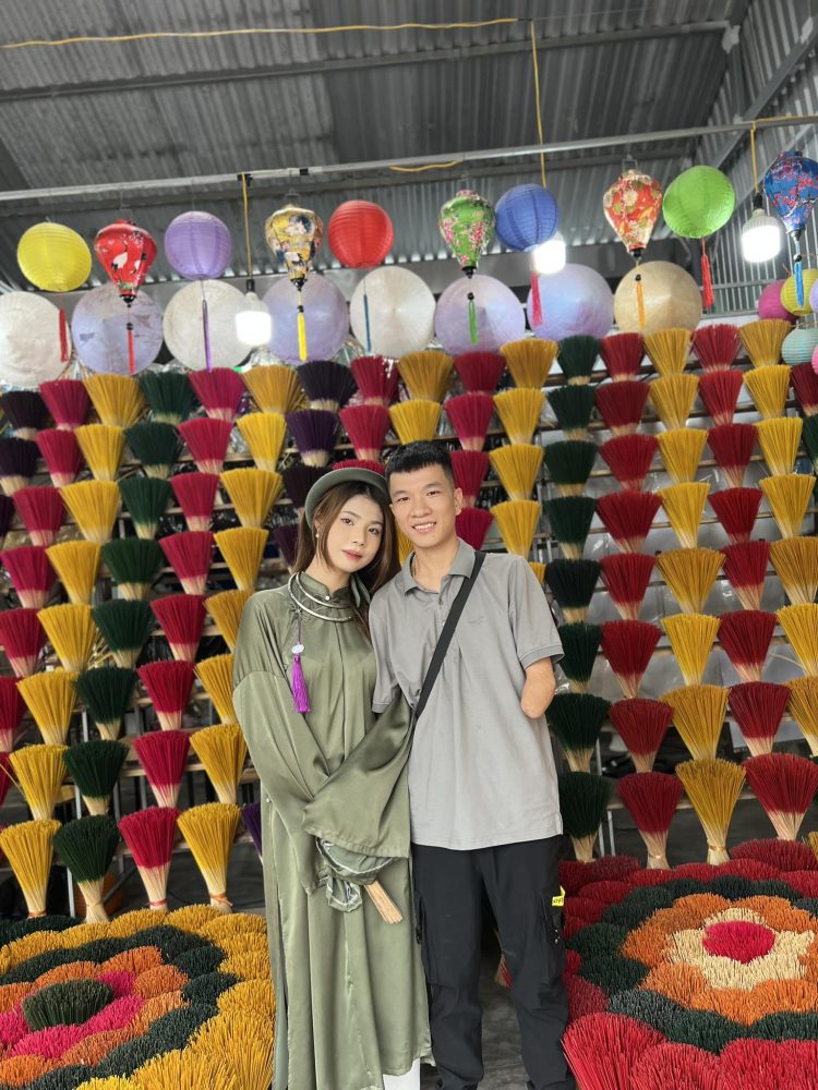 Streamer nổi tiếng chơi game bằng chân công khai bạn gái "xinh như mộng", fan nam ghen tị ra mặt! - Ảnh 3.