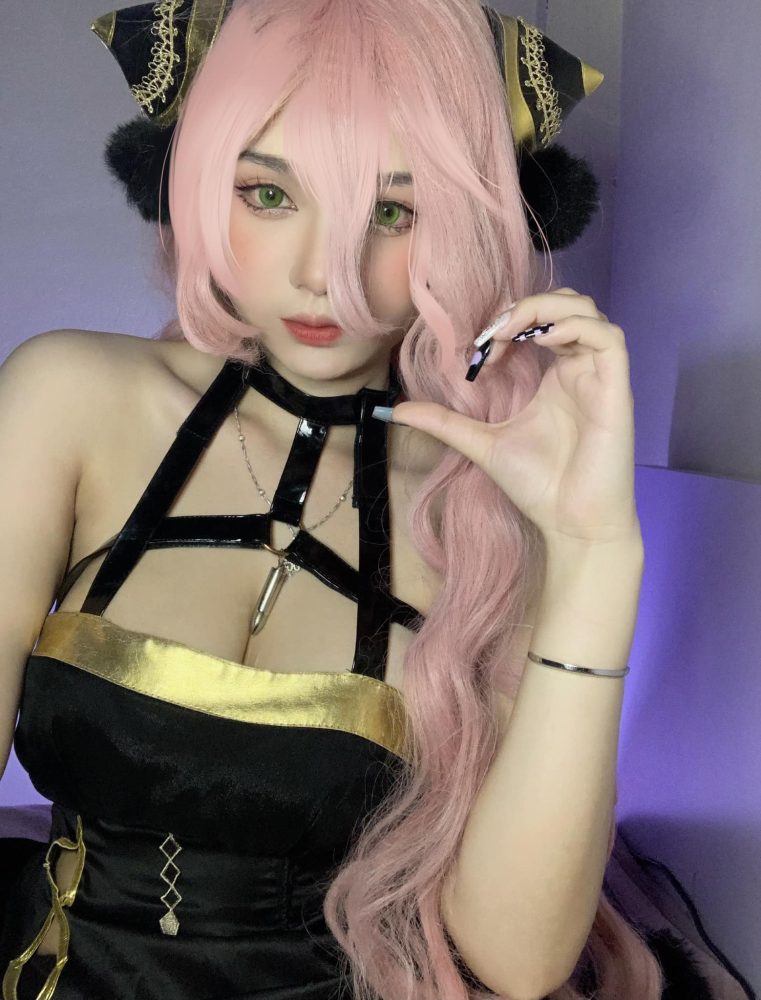 Cosplay táo bạo, nữ game thủ chuẩn bị luôn tinh thần nhận "gạch đá" - Ảnh 3. Cosplay táo bạo, nữ game thủ chuẩn bị luôn tinh thần nhận "gạch đá" - Ảnh 3.