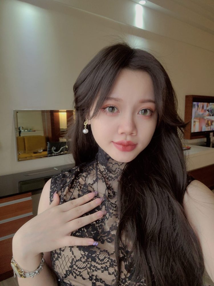 Tiên phong hóa thân thành NPC game rồi phát sóng trực tiếp, gái xinh làm được điều hiếm! - Ảnh 5.