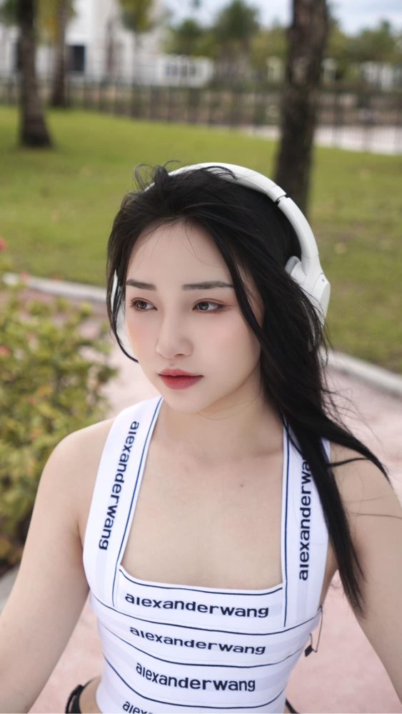 Còn đâu thời mặt mộc "onl stream", Hoa Xuka giờ đây khiến nhiều anh em game thủ phải "hối hận"- Ảnh 5. Còn đâu thời mặt mộc "onl stream", Hoa Xuka giờ đây khiến nhiều anh em game thủ phải "hối hận"- Ảnh 5.