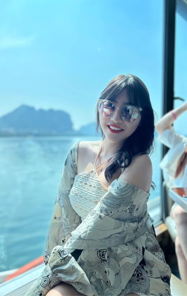 Diện kiến bạn gái "tổng tài gia trưởng", nhan sắc và body "khét lẹt" - Ảnh 5. Diện kiến bạn gái "tổng tài gia trưởng", nhan sắc và body "khét lẹt" - Ảnh 5.