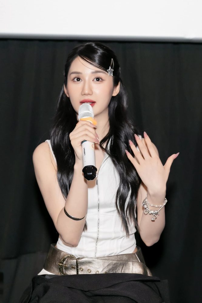 Đang là "công chúa" SBTC, nữ streamer bị ném trứng sống, bột mì khi lấn sân làng giải trí - Ảnh 3. Đang là "công chúa" SBTC, nữ streamer bị ném trứng sống, bột mì khi lấn sân làng giải trí - Ảnh 3.