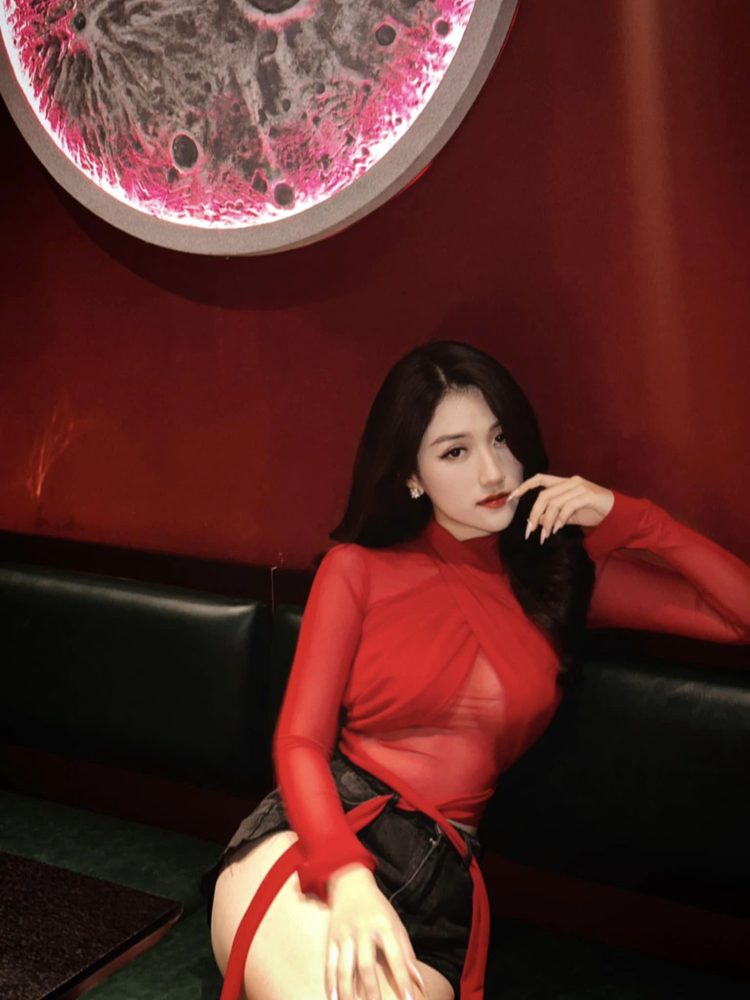 Không khí lạnh tràn về, nữ MC VALORANT "hâm nóng" mạng xã hội với loạt ảnh thiếu vải, fan nam không thể làm ngơ - Ảnh 8.