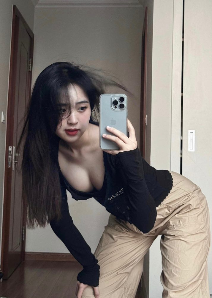 Hot girl thị phi công khai tình tứ với hiện tượng mạng mới nổi- Ảnh 4. Hot girl thị phi công khai tình tứ với hiện tượng mạng mới nổi- Ảnh 4.