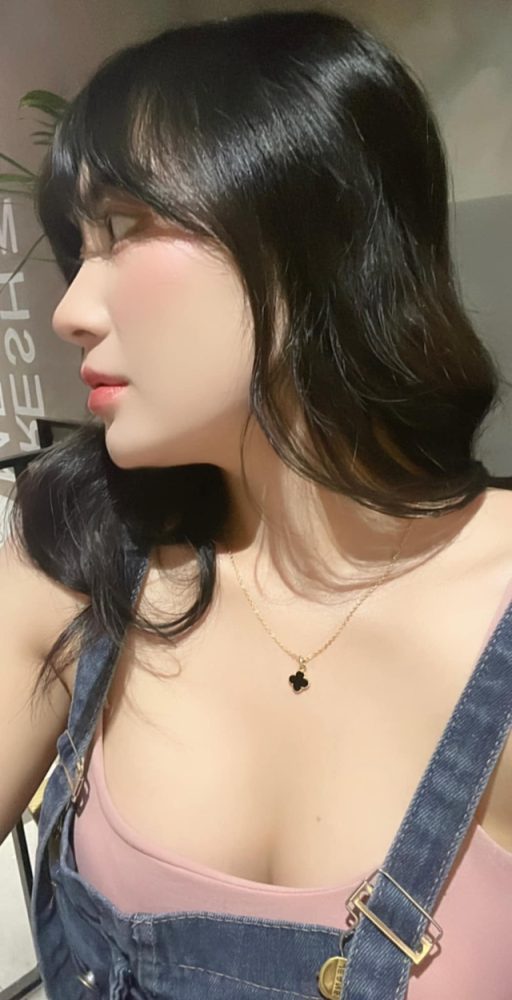 Diện kiến bạn gái "tổng tài gia trưởng", nhan sắc và body "khét lẹt" - Ảnh 6. Diện kiến bạn gái "tổng tài gia trưởng", nhan sắc và body "khét lẹt" - Ảnh 6.