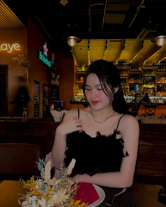 Cận cảnh nhan sắc nữ sinh năm 4, khiến kỹ sư IT lương cả tỷ đồng "đổ gục" - Ảnh 9. Cận cảnh nhan sắc nữ sinh năm 4, khiến kỹ sư IT lương cả tỷ đồng "đổ gục" - Ảnh 9.