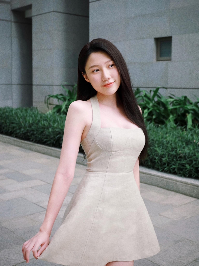 Hot girl nổi tiếng gợi cảm, quyến rũ trong lần đầu diện đồ xuyên thấu - Ảnh 1. Hot girl nổi tiếng gợi cảm, quyến rũ trong lần đầu diện đồ xuyên thấu - Ảnh 1.