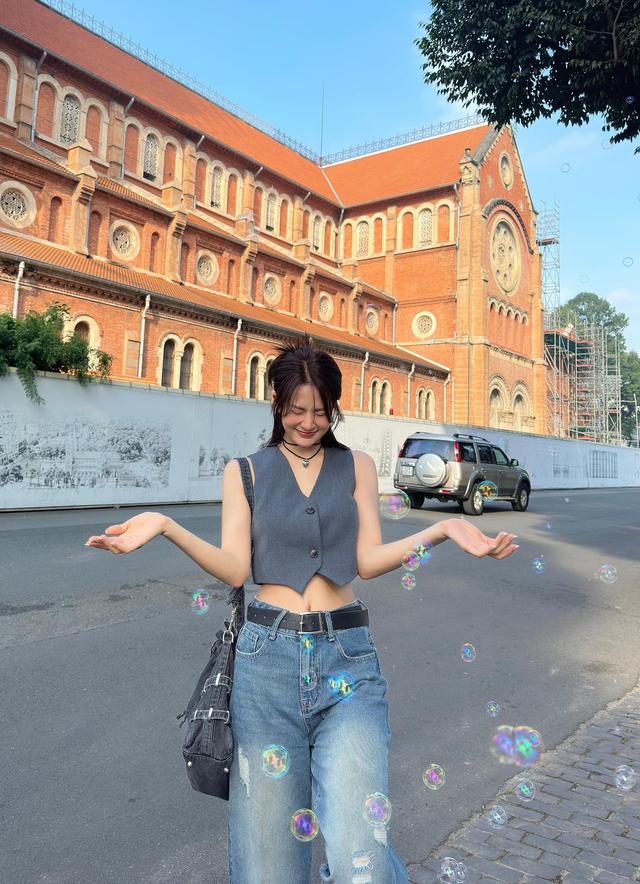 Soi "info" gái xinh nướng khoai vỉa hè, từng gây xôn xao với cảnh nhạy cảm trên phim giờ vàng - Ảnh 7. Soi "info" gái xinh nướng khoai vỉa hè, từng gây xôn xao với cảnh nhạy cảm trên phim giờ vàng - Ảnh 7.