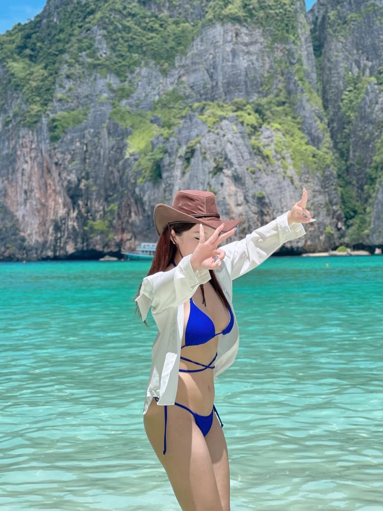 Không khí lạnh tràn về, nữ MC VALORANT "hâm nóng" mạng xã hội với loạt ảnh thiếu vải, fan nam không thể làm ngơ - Ảnh 2.