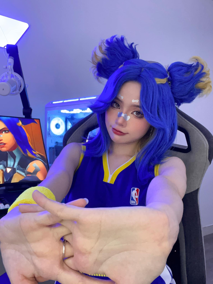 Tò mò ghé thăm trang cá nhân nữ coser xinh đẹp của tựa game nhà VNG, cộng đồng game "khóc thét" vì u mê không lối thoát - Ảnh 3.