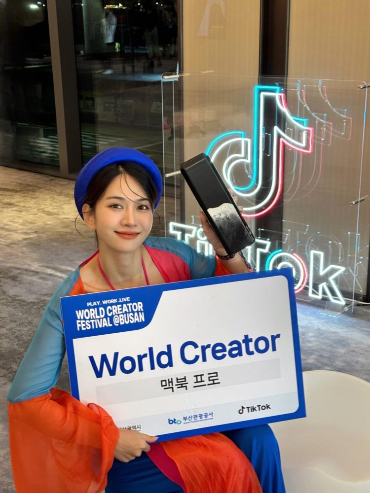 Rũ bỏ hình tượng hot girl "lè lưỡi", gái xinh TikTok được vinh danh tại giải thưởng quốc tế - Ảnh 1. Rũ bỏ hình tượng hot girl "lè lưỡi", gái xinh TikTok được vinh danh tại giải thưởng quốc tế - Ảnh 1.