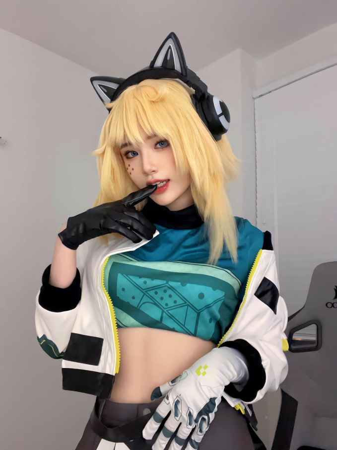 Tò mò ghé thăm trang cá nhân nữ coser xinh đẹp của tựa game nhà VNG, cộng đồng game "khóc thét" vì u mê không lối thoát - Ảnh 4.