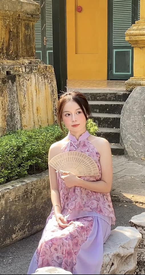 Một nữ sinh xuất hiện trên sóng nhà đài bất ngờ gây "sốt", nhan sắc được ví như "chị em thất lạc" với hot girl nổi tiếng - Ảnh 9. Một nữ sinh xuất hiện trên sóng nhà đài bất ngờ gây "sốt", nhan sắc được ví như "chị em thất lạc" với hot girl nổi tiếng - Ảnh 9.