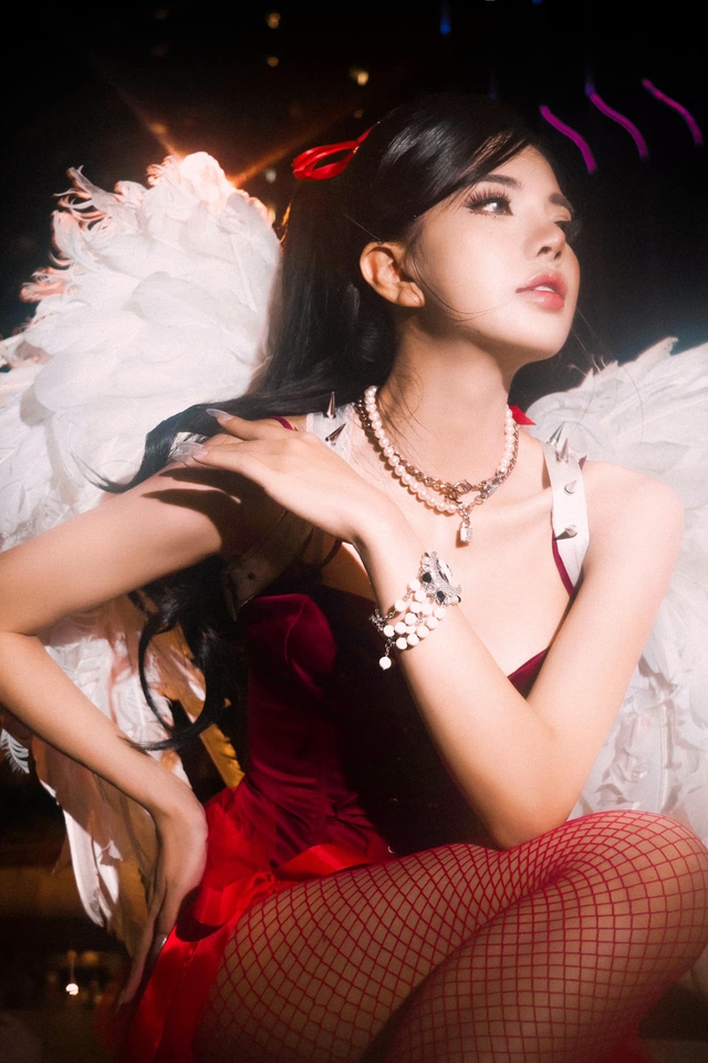 Hot girl làng game đụng độ ảnh Giáng sinh - Ảnh 1. Hot girl làng game đụng độ ảnh Giáng sinh - Ảnh 1.