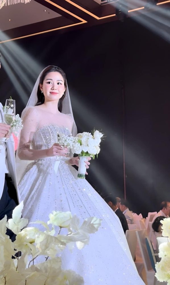Top các cô dâu gây bão mạng, khiến hội "ăn cưới online" tan chảy với loạt khoảnh khắc xinh đẹp hút hồn - Ảnh 7. Top các cô dâu gây bão mạng, khiến hội "ăn cưới online" tan chảy với loạt khoảnh khắc xinh đẹp hút hồn - Ảnh 7.