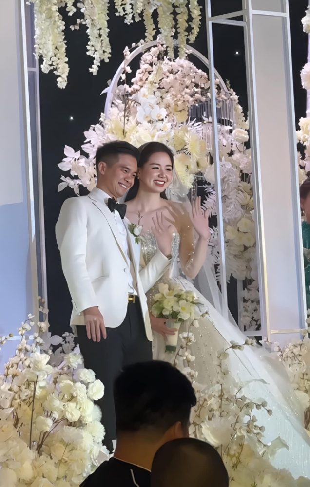 Top các cô dâu gây bão mạng, khiến hội "ăn cưới online" tan chảy với loạt khoảnh khắc xinh đẹp hút hồn - Ảnh 9. Top các cô dâu gây bão mạng, khiến hội "ăn cưới online" tan chảy với loạt khoảnh khắc xinh đẹp hút hồn - Ảnh 9.