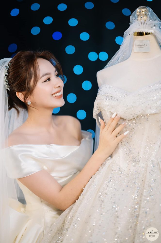 Top các cô dâu gây bão mạng, khiến hội "ăn cưới online" tan chảy với loạt khoảnh khắc xinh đẹp hút hồn - Ảnh 3. Top các cô dâu gây bão mạng, khiến hội "ăn cưới online" tan chảy với loạt khoảnh khắc xinh đẹp hút hồn - Ảnh 3.