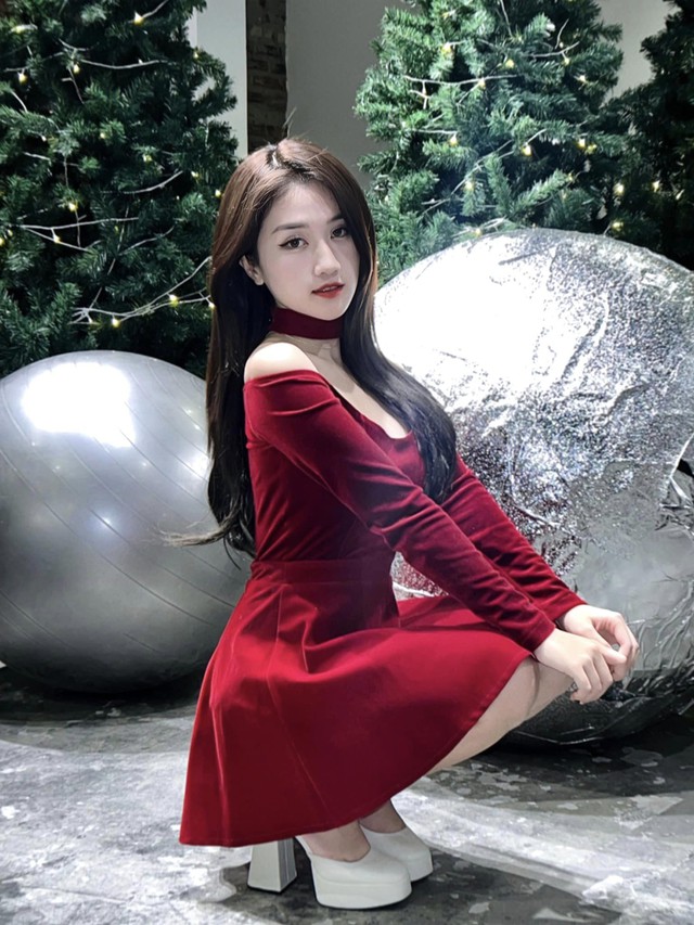 Hot girl làng game đụng độ ảnh Giáng sinh - Ảnh 12. Hot girl làng game đụng độ ảnh Giáng sinh - Ảnh 12.