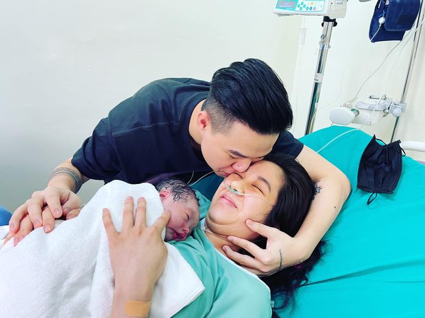 Rambo rạng rỡ khoe quý tử, Linh Ngọc Đàm bình luận khiến dân mạng bật cười? 414 5