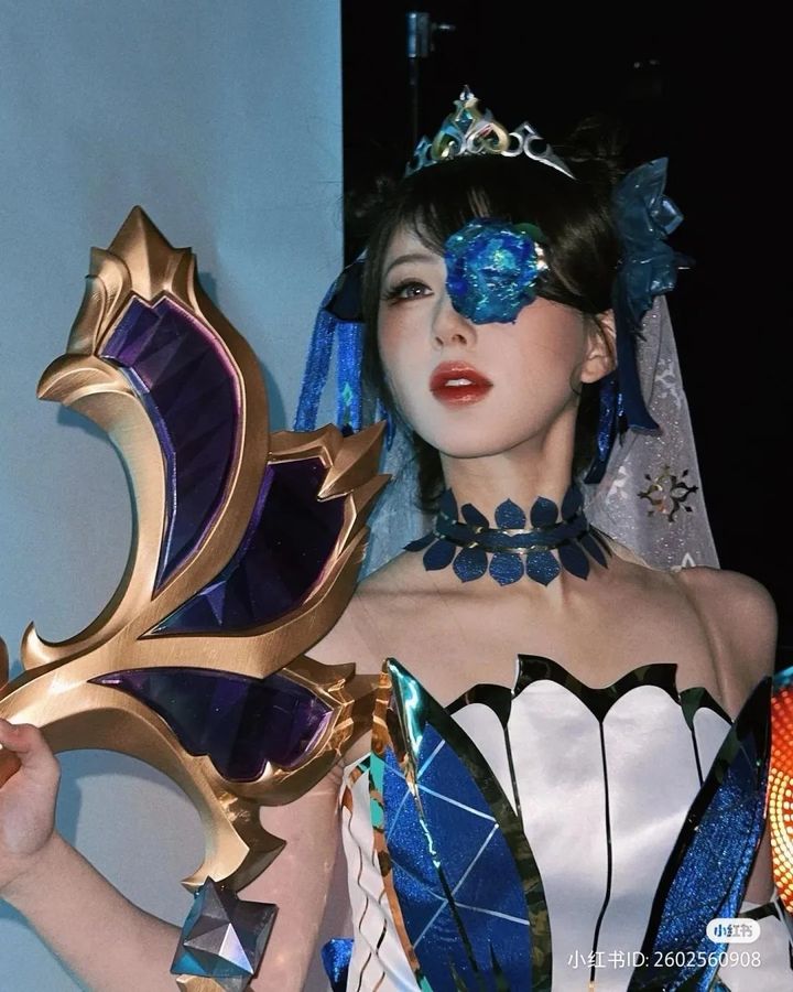 Một diễn viên nổi tiếng bất ngờ cosplay thành tướng Tốc Chiến, nhan sắc nhìn thôi cũng thấy "mê mẩn" 4142085388985132682950723982339657819824335n 17036495351121691412265