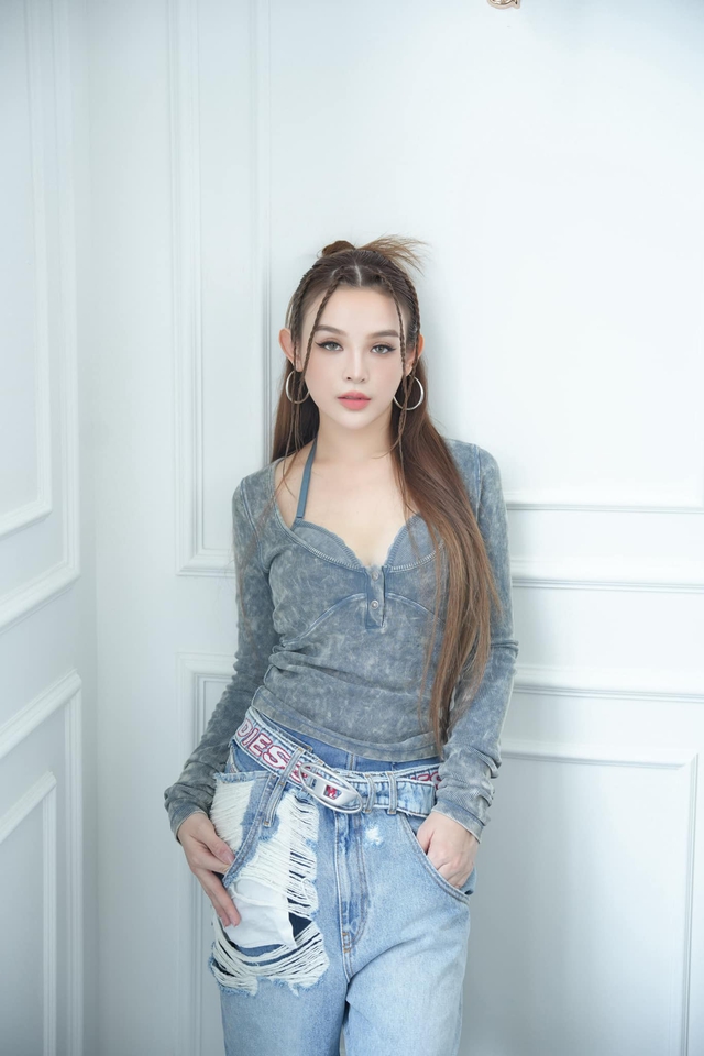 Hot girl khiến fan "ngã ngửa" khi tắt app, nhan sắc thực sự bị "phong ấn" sau lớp filter - Ảnh 6. Hot girl khiến fan "ngã ngửa" khi tắt app, nhan sắc thực sự bị "phong ấn" sau lớp filter - Ảnh 6.