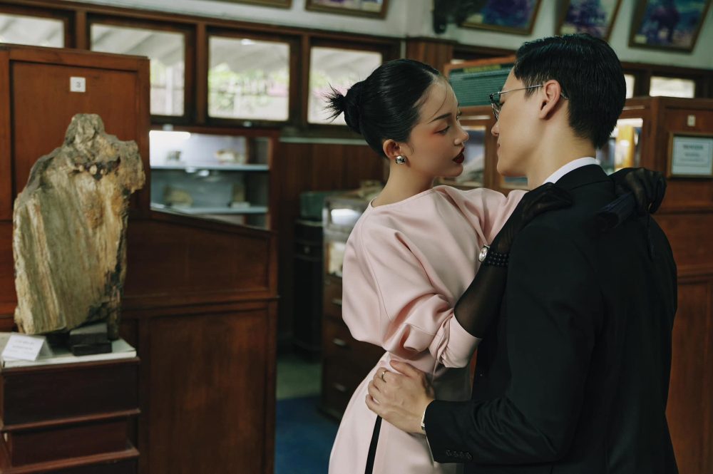 MisThy "một mình" vẫn đỉnh trong khi Linh Ngọc Đàm tung ảnh "tình tứ" cùng bạn trai đậm chất trọc phú- Ảnh 1.