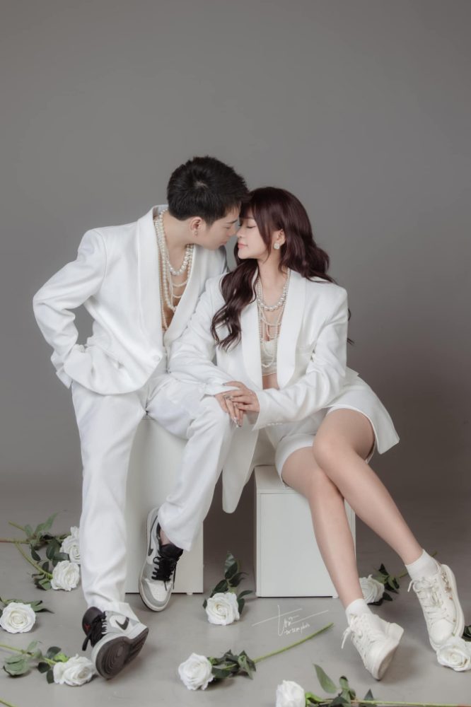 LyLy Sury buột miệng hé lộ về định hướng, không có định hướng lâu dài với bạn trai kém tuổi? - Ảnh 2. LyLy Sury buột miệng hé lộ về định hướng, không có định hướng lâu dài với bạn trai kém tuổi? - Ảnh 2.