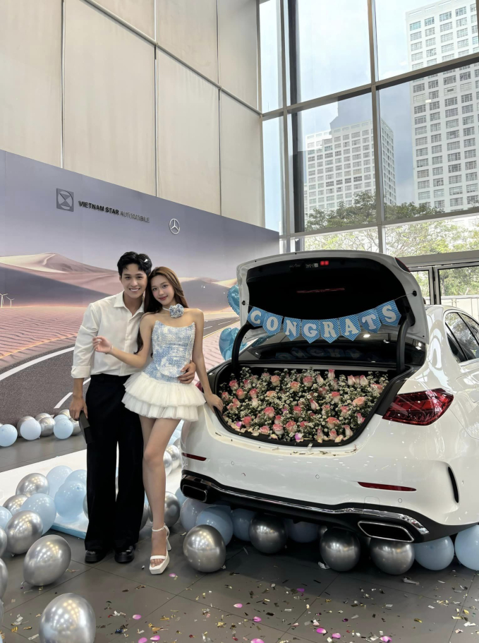 Hot girl xinh đẹp chơi lớn, tặng xế hộp hơn 2 tỷ cho bạn trai - Ảnh 4. Hot girl xinh đẹp chơi lớn, tặng xế hộp hơn 2 tỷ cho bạn trai - Ảnh 4.