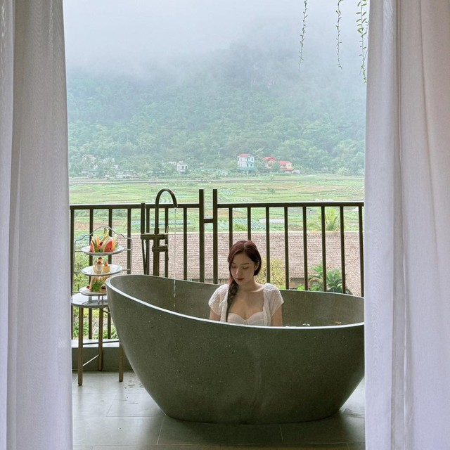 Miền Bắc rét đậm, MC hot nhất Liên Quân thả loạt ảnh "bất thường" - Ảnh 3. Miền Bắc rét đậm, MC hot nhất Liên Quân thả loạt ảnh "bất thường" - Ảnh 3.