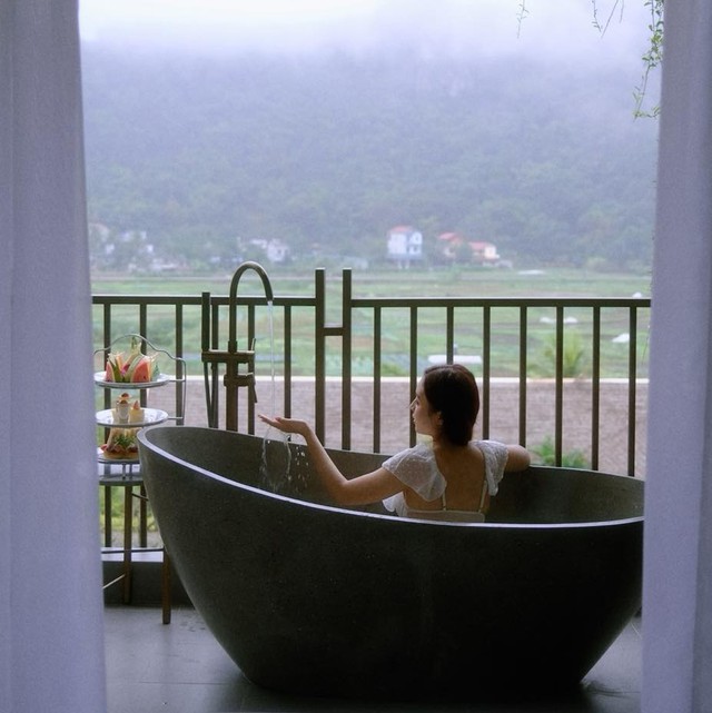 Miền Bắc rét đậm, MC hot nhất Liên Quân thả loạt ảnh "bất thường" - Ảnh 2. Miền Bắc rét đậm, MC hot nhất Liên Quân thả loạt ảnh "bất thường" - Ảnh 2.