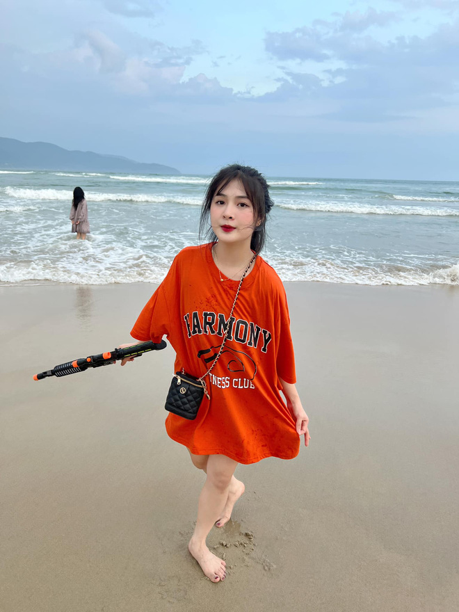 Quỳnh Alee khoe thân hình "đồng hồ cát" với bikini dù từng tự ti vì ngoại hình mũm mĩm 422