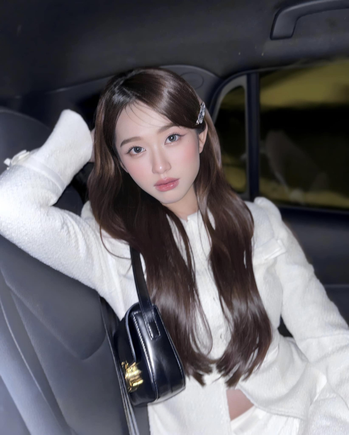 Hot girl xinh đẹp chơi lớn, tặng xế hộp hơn 2 tỷ cho bạn trai - Ảnh 5. Hot girl xinh đẹp chơi lớn, tặng xế hộp hơn 2 tỷ cho bạn trai - Ảnh 5.