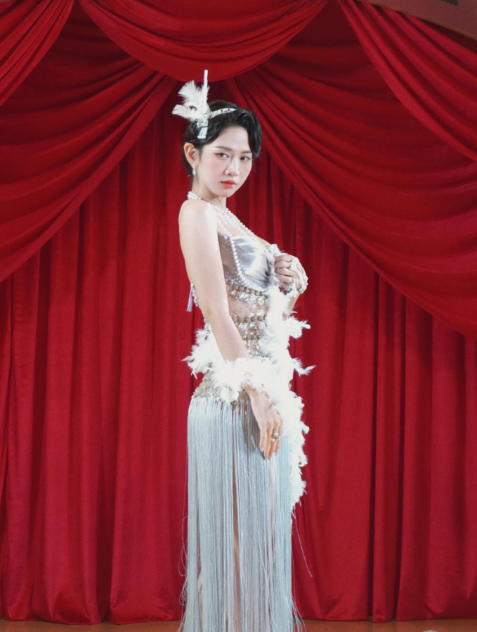 Lạc vào cõi Honkai: Star Rail, nhan sắc Lê Bống được dân tình ví như người đẹp "xé truyện" bước ra - Ảnh 3. Lạc vào cõi Honkai: Star Rail, nhan sắc Lê Bống được dân tình ví như người đẹp "xé truyện" bước ra - Ảnh 3.